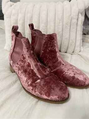 Toms Dusty Rose Velvet Chelsea Ankle Boots
